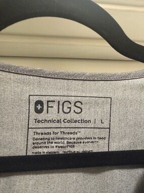 Figs Technical Collection Top in graphite